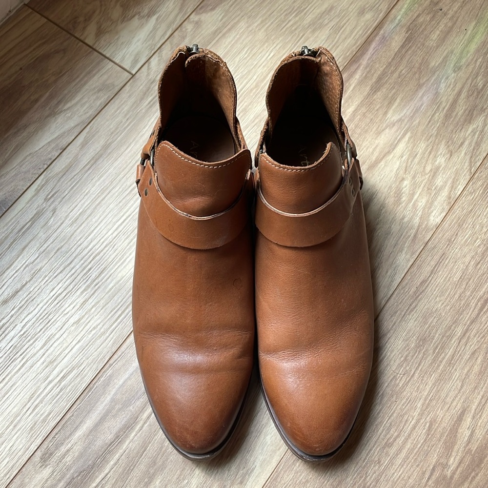 Brown ankle boots, size 10